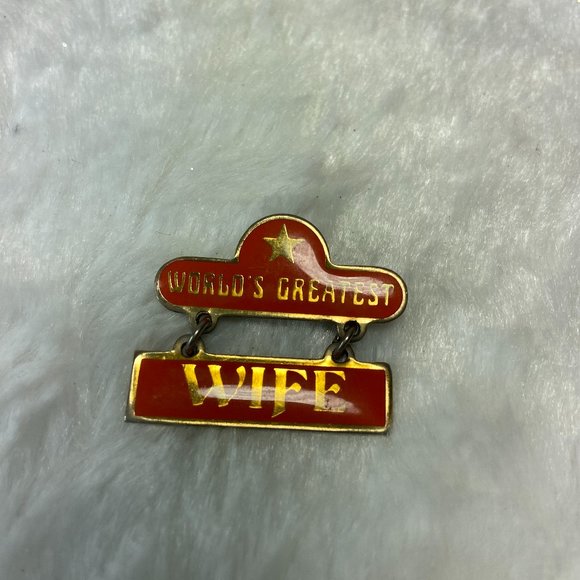 Vintage1980's World's Greatest Wife Brooch Enamel Dangle Pin - Picture 4 of 9